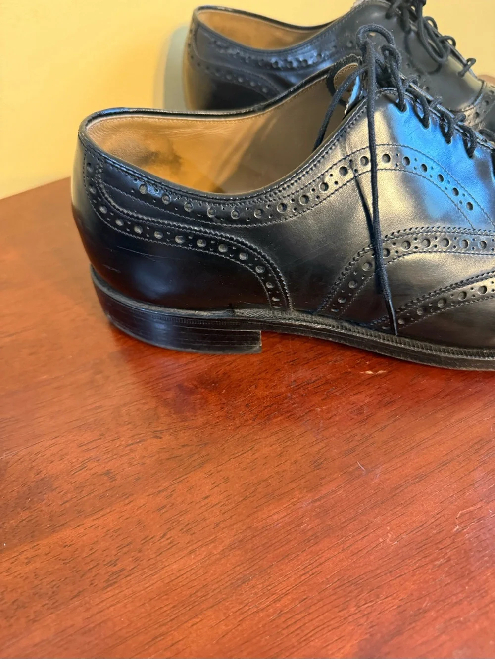 Johnston & Murphy Black Wingtip Leather Men’s Shoes 10.5